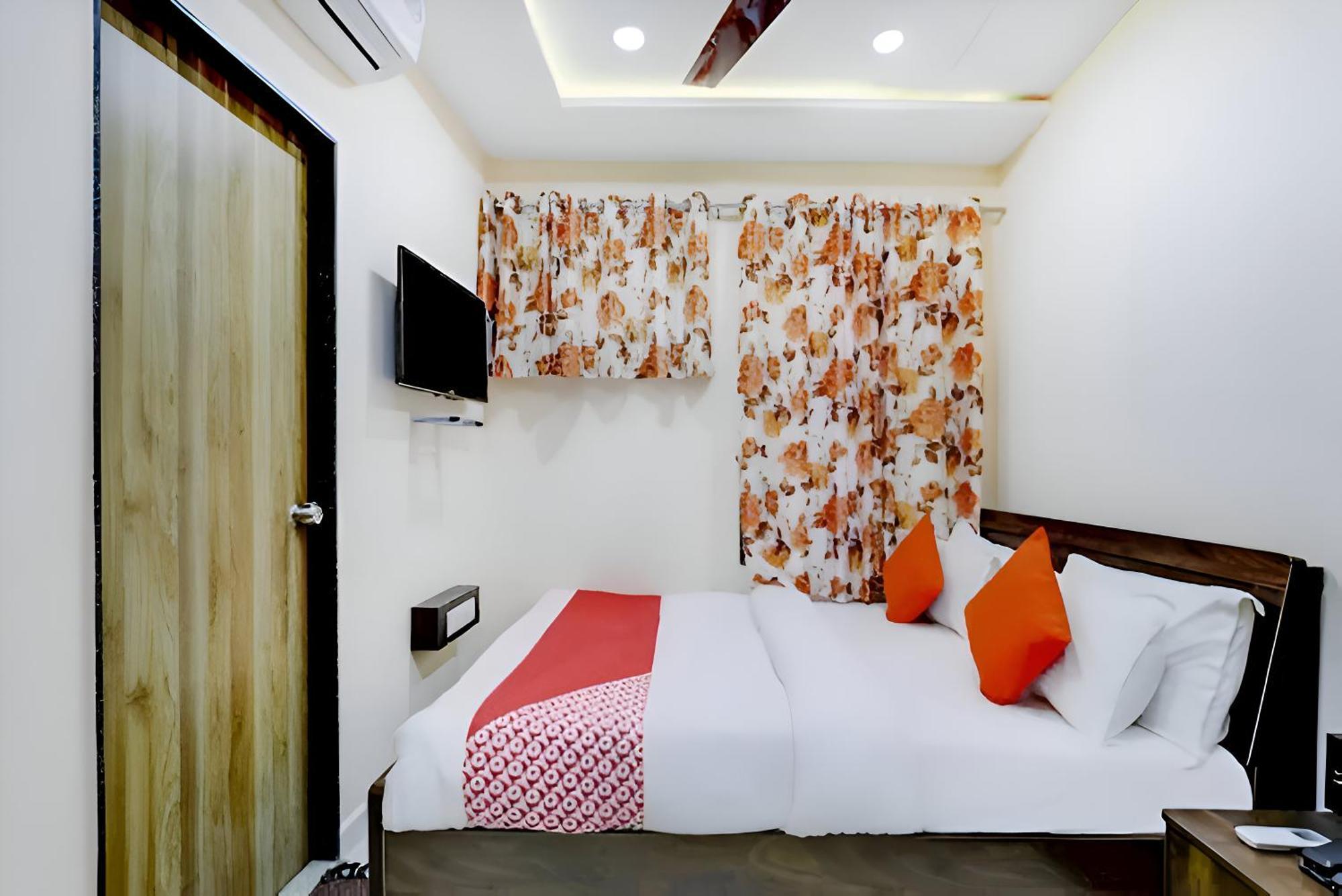 Hotel Blue Leaf Раджкот Экстерьер фото